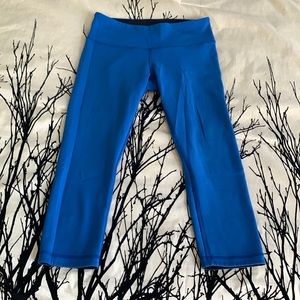 Lululemon capri leggings, midrise, blue, size 6